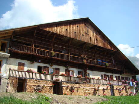 Abondance: a valley, a farm, a cheese