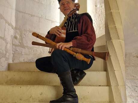 Musical journey in tapestries