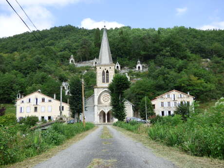Eglise de Raynaude et son chemin de croix