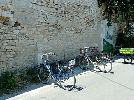 Aparcamiento para bicicletas - Detrás del mercado de verano