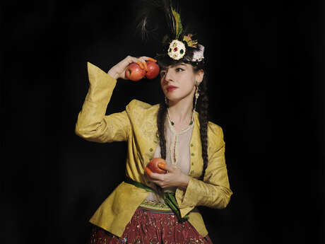 Exposition "Voyage à travers les coiffes" à la chapellerie Crambes