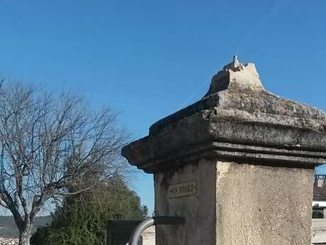 Fontaine et lavoir des Aires