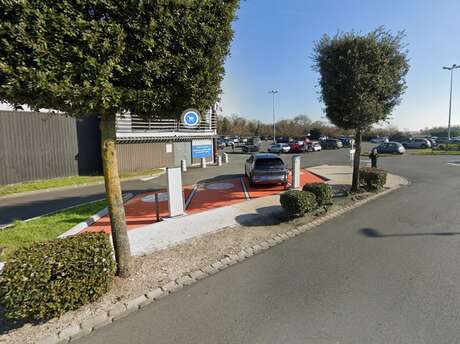 Borne de recharge pour véhicule électrique - Leclerc