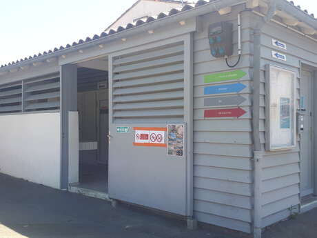 Aseos públicos - Mercado del puerto de Ars-en-Ré