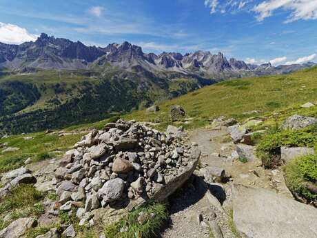 La boucle du Chemin de Ronde, Lac Laramon et Cascade de Fontcouverte