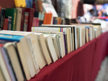 Salon du livre ancien, de la carte postale et du timbre