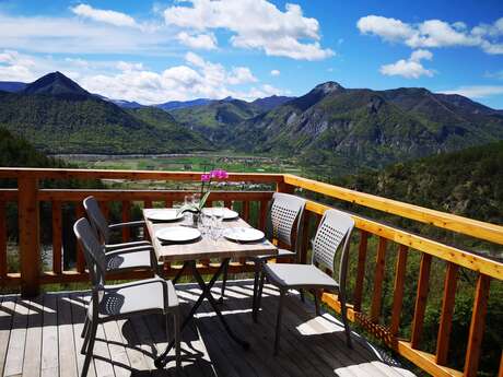 The Balcony of Théus