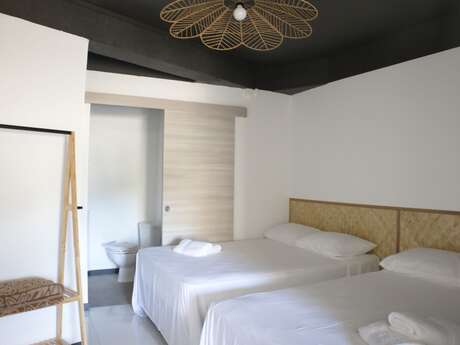 Airport Manini Lodge