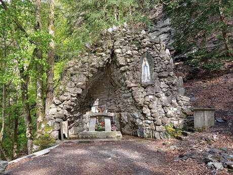 Grotte mariale de Lévaud