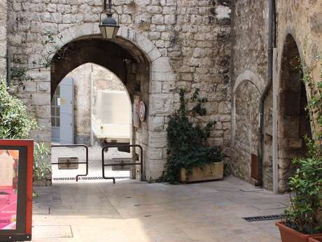 Place Antony Mars and Porte Signadour