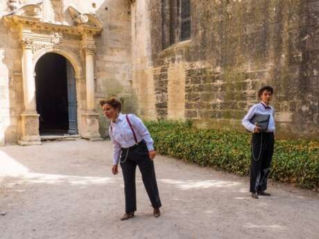 Les archivistes rangent les Alyscamps