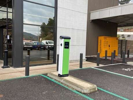 Borne de recharge pour voitures électriques