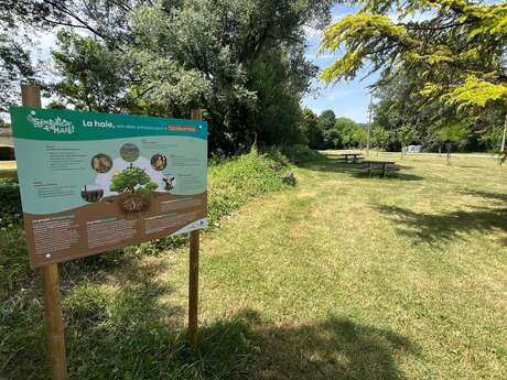 Aire de pique nique et de jeux de Montaigu de Quercy