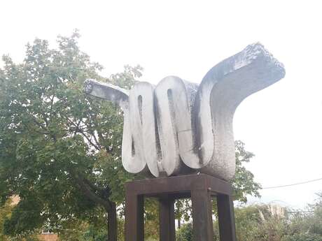Sculpture "la Compression"