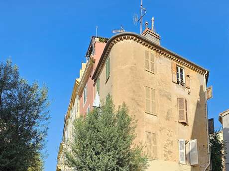 Die falschen Fenster in der Rue des Calvys