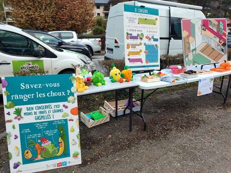 Stand anti-gaspillage alimentaire avec le SITOM