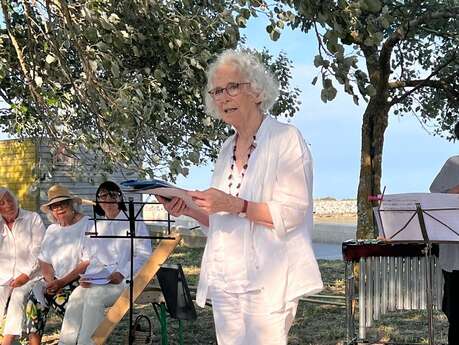 Concert et lecture sur le port de Loix