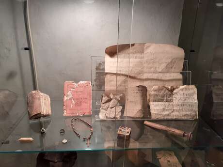 Les petits objets trouvés dans la cathédrale