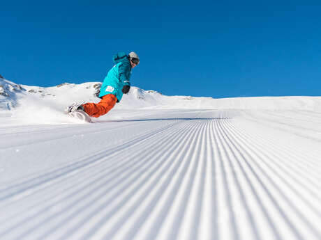Snowboarding: group lessons for all levels