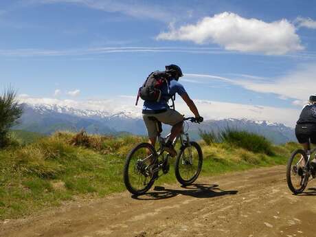 VTT avec le Bureau des Guides des Pyrénées Ariègeoises - Ecole MCF (Moniteur Cycliste Français)