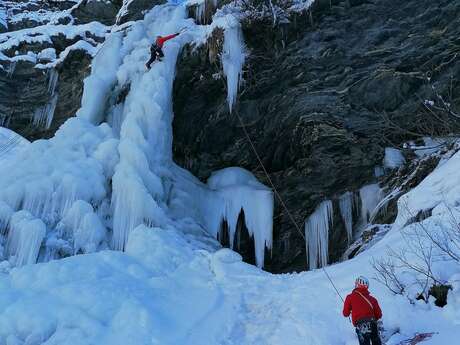 Cascade de glace et escalade hivernal