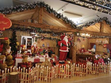 The enchanted world of Christmas" exhibition