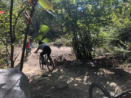 Septi'Bike : Cours et stage VTT de Descente et rando-balade en VTT électrique