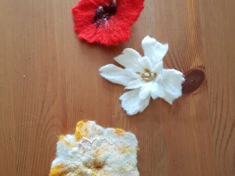 Atelier découverte - Feutrage de la laine - Fleurs Atelier découverte - Feutrage de la laine - Fleurs