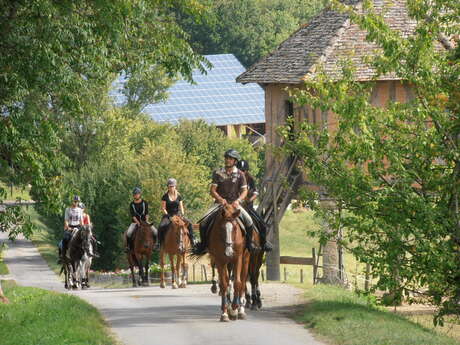 Séjour enfant-ado : équitation et Multi-activités en Quercy de 6 à 17 ans