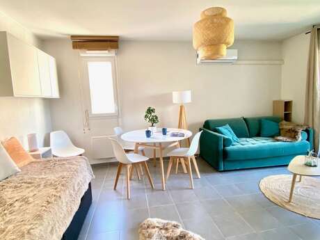 Studio L’Eden, La Ciotat, with swimming pool and private parking