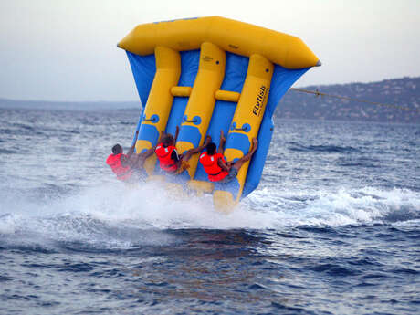 Jeux nautiques : Bouée tractée