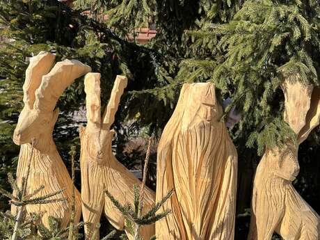 Wood sculpture demonstration