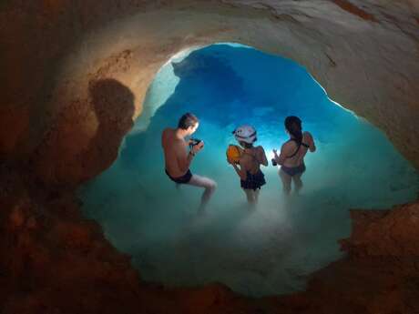Half-day family hot caving with Vertikarst