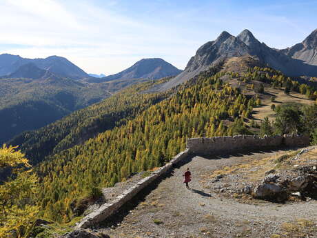 L'ancien fort de la Lausette depuis le Laus