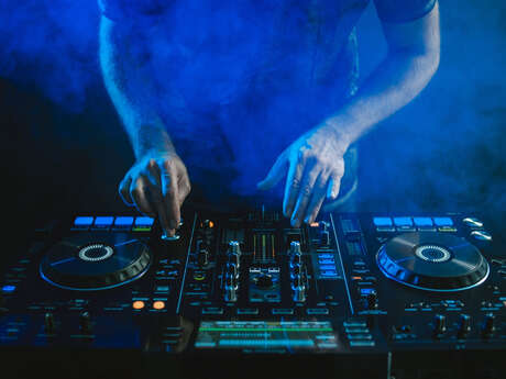 Apéro DJ live Frenchie-Flexx Apéro DJ live Frenchie-Flexx