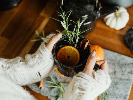 Le Marché de Noël au Château de Sannes : Atelier tisane soirée d'hiver au Château de Sannes