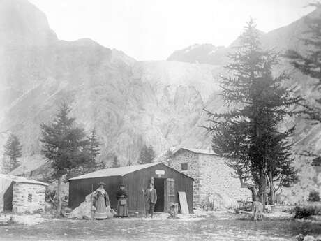 Exposition Refuges de bois, hommes outils et gestes - Visite guidée