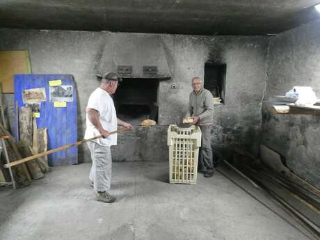 Cuisson du pain à Fontgillarde