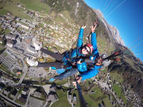 Paragliding tandem flight: Prestige