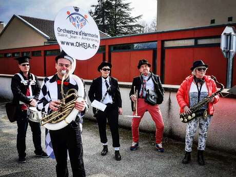Fanfare de rue de l'OHSJA - Flâneries à Pérouges