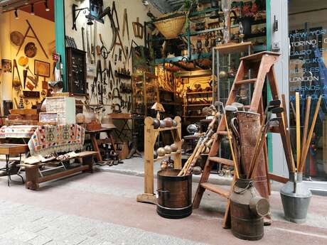 The Flea Market of  Saint-Ouen