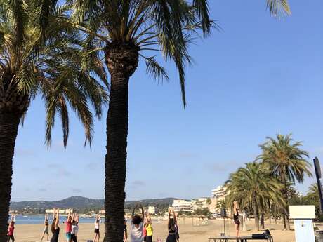 Yoga & pilates plage du centre-ville du Lavandou