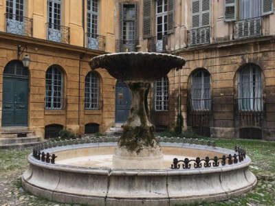 Les Flâneries/Les Escapades