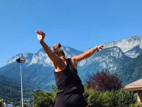 Coaching sportif en groupe à l'extérieur