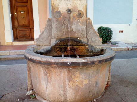 Georges Clémenceau street fountain