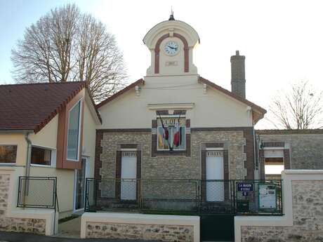 La Maison d'école de Pouilly-le-Fort