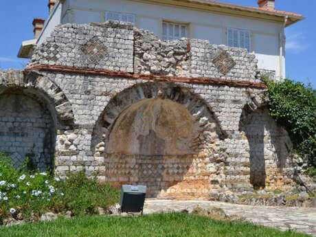 Lumones' Tomb