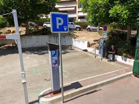 Borne de recharge véhicules électriques Le Cannet parking Grignan