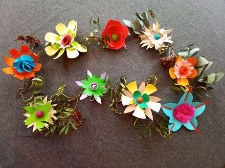 Guirlandes magiques de fleurs en papier