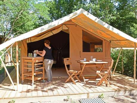 Les 3 Chênes : Tentes Cabanon 2 à 4 personnes